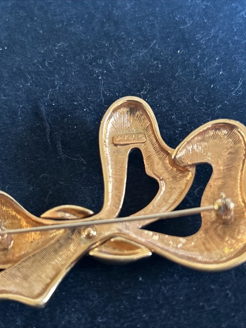 Monet Gold Heart Ribbon Brooch - Picture 5 of 7
